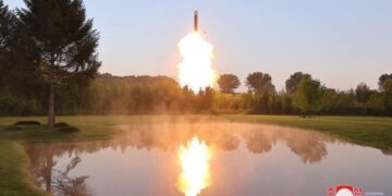 КНДР запустила несколько баллистических ракет в сторону Японского моря