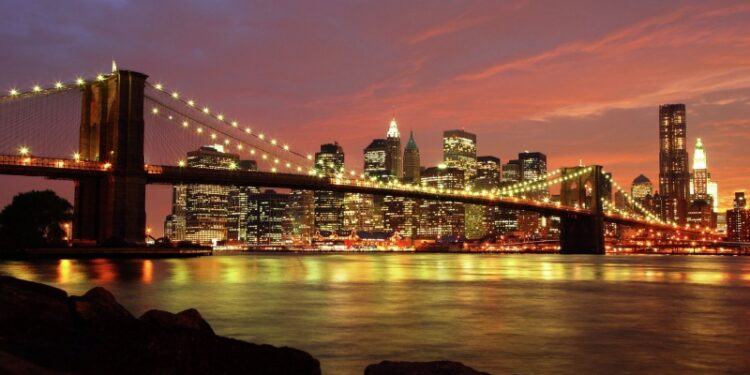 Названа причина столкновения мексиканского корабля с Бруклинским мостом