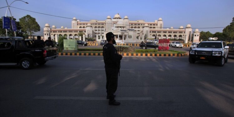 Пакистан закрыл небо из-за ударов со стороны Индии