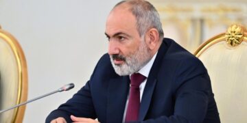 Пашинян пригрозил поменять конституцию ради соглашения с Баку