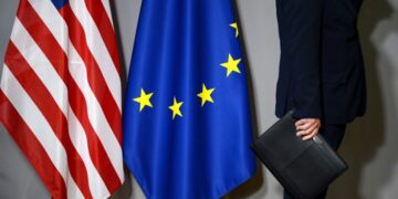 Посол России рассказал о расколе между США и Европой