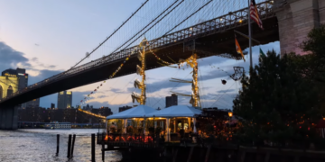 При столкновении корабля с мостом в Нью-Йорке пострадали 19 человек