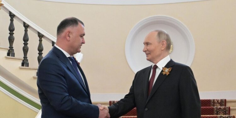 Путин пообещал поддерживать Южную Осетию в экономике