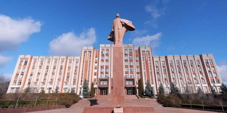 Россия предпринимает усилия для решения проблем ПМР, заявил посол