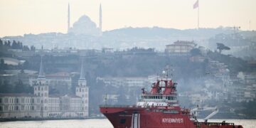 Российская делегация прибыла в Стамбул на переговоры, сообщил источник