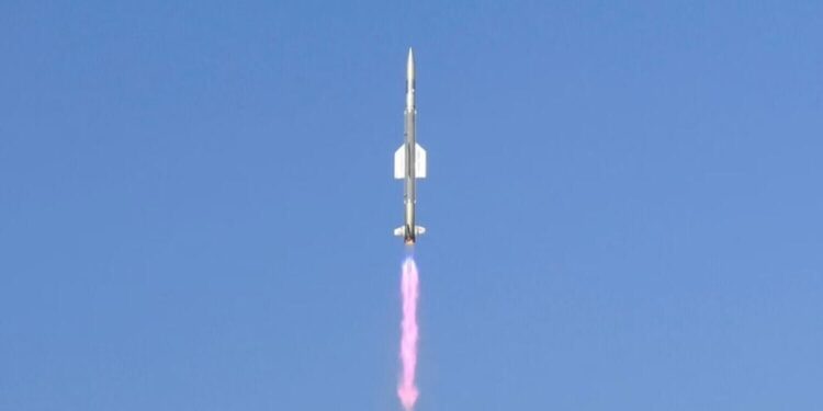 СМИ: Индия выпустила ракеты по трем пакистанским авиабазам