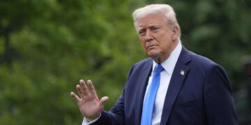 СМИ раскритиковали политику Трампа в области чистой энергии и ИИ-технологий