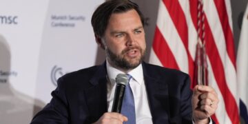 США хотят, чтобы Украина оставалась суверенной страной, заявил Вэнс