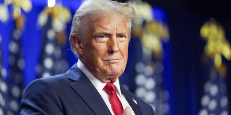 Трамп обвинил экс-директора ФБР в угрозе убийством