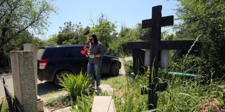 Троицкая родительская суббота: дата в 2025 году, традиции дня поминовения