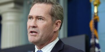 Увольнение Уолтца не было наказанием, заявил Трамп