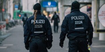 В Германии предложили использовать камеры с ИИ после трагедии в Гамбурге