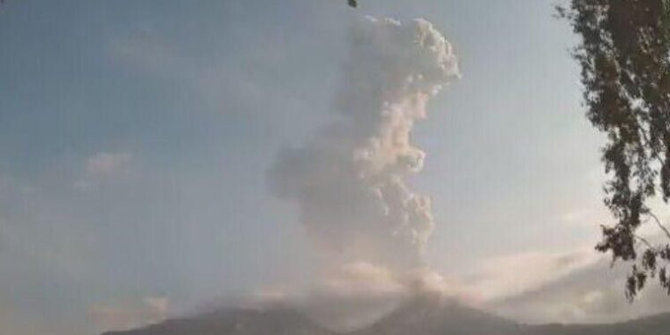 В Индонезии произошло извержение вулкана