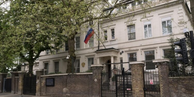 В посольстве России высказались об угрозах ограничений со стороны Британии