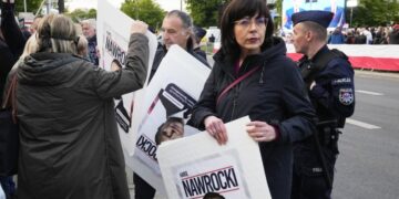 В Варшаве проходят марши в поддержку кандидатов в президенты