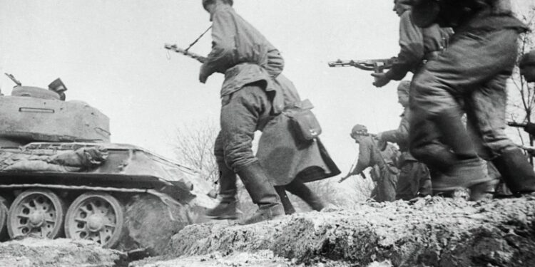 Ветеран назвал народы СССР большим кулаком, раздавившим фашистскую гадину