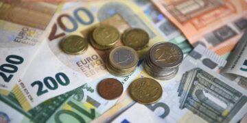 Во Франции предложили отменить наличные для борьбы с наркоторговлей