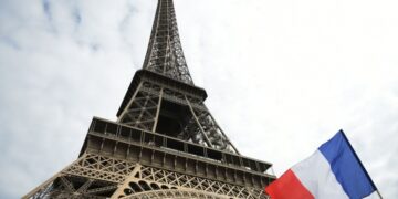 Во Франции высмеяли доклад латвийской разведки с описанием шпиона из России