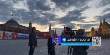 Вучич посетил Красную площадь после прилета в Москву