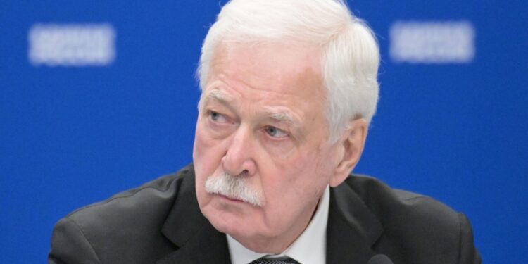 Запад потворствует распространению нацистской заразы, заявил посол России