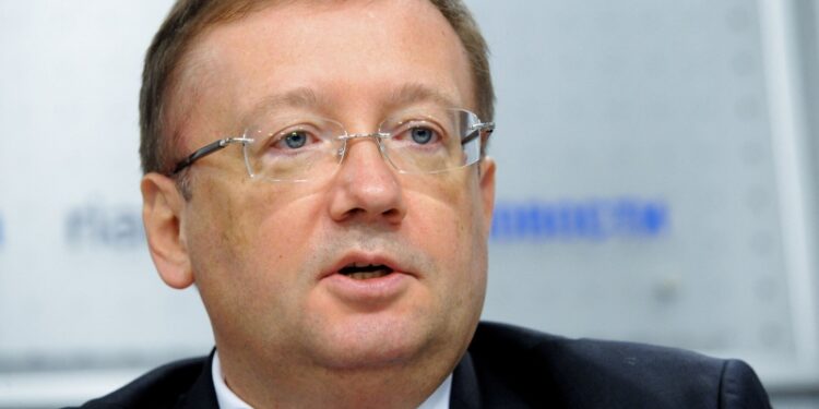 Запад продолжает стратегию на сокрушение России, заявил Яковенко