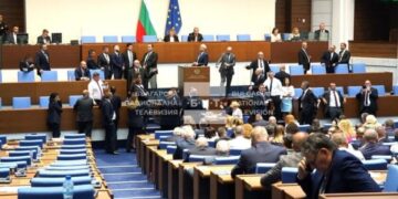 Болгарские депутаты устроили потасовку в парламенте