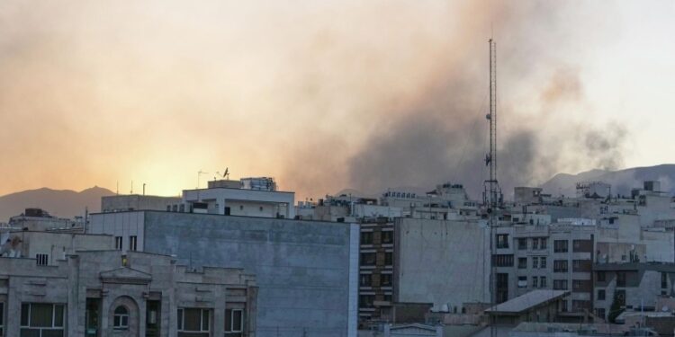 Больница в Тегеране подверглась израильской атаке, заявил минздрав Ирана