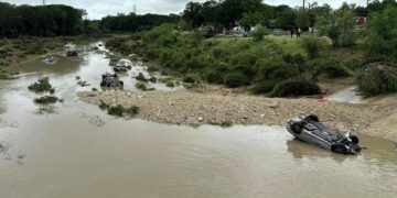 Число погибших из-за ливневых паводков в США выросло до 11