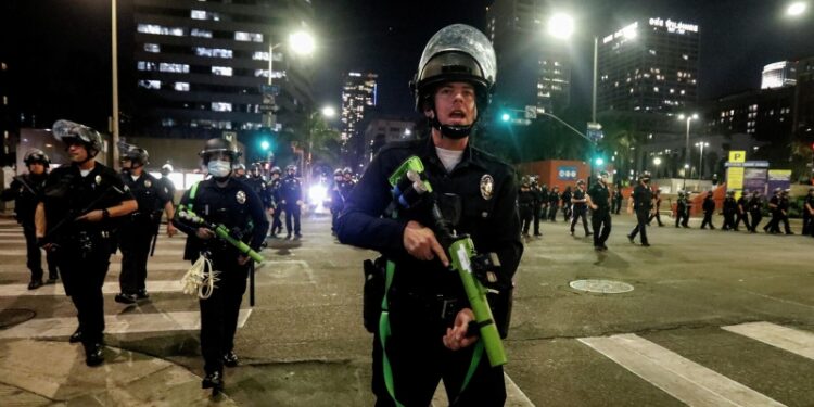 Демократы раскритиковали вмешательство властей в ситуацию в Калифорнии