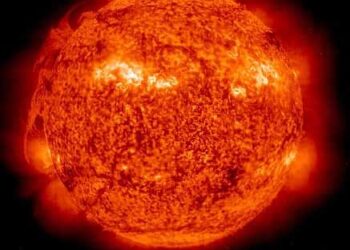 Экстремально мощный выброс плазмы произошел на Солнце