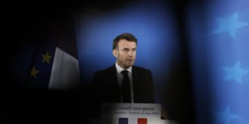 Эрдоган одним движением опозорил Макрона на саммите НАТО