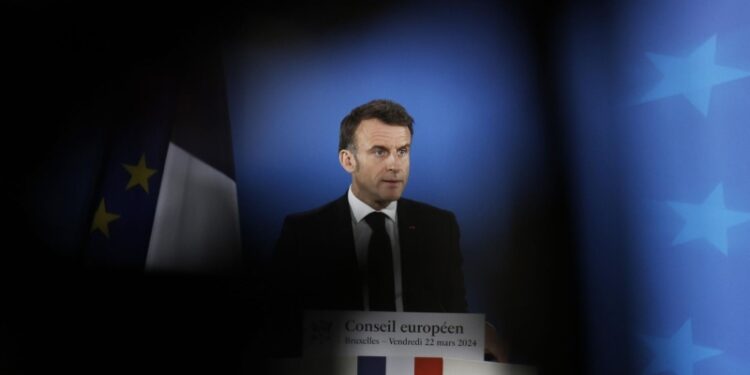 Эрдоган одним движением опозорил Макрона на саммите НАТО