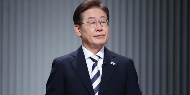 Exit poll: на выборах в Южной Корее лидирует оппозиционный кандидат