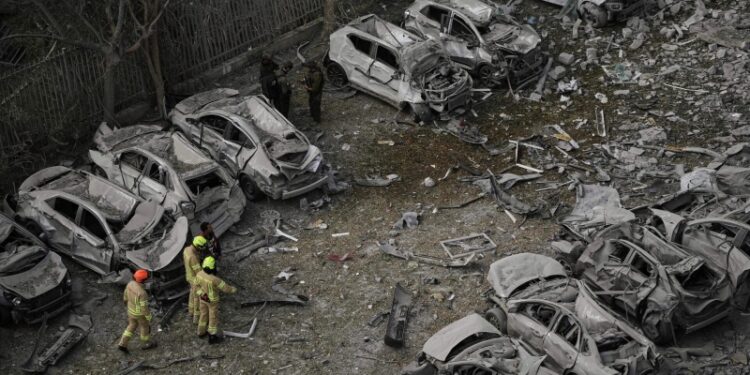 Фидан и Ван И обсудили конфликт Ирана и Израиля, сообщил источник