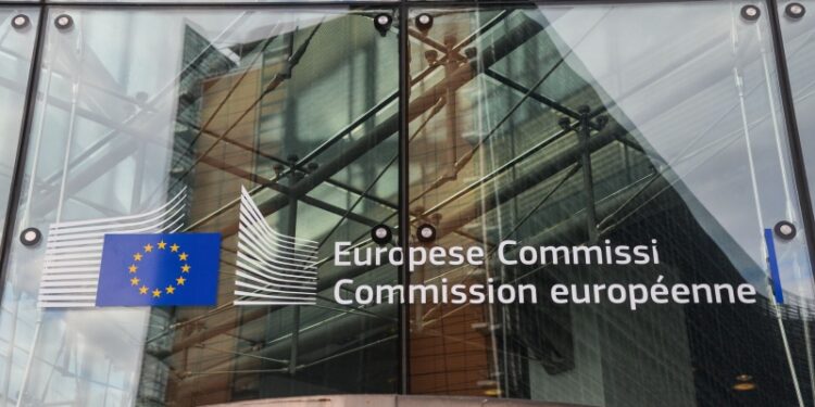 Франция предложит ЕК ограничить передвижения российских дипломатов