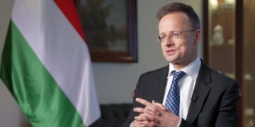 Глава МИД Венгрии примет участие в деловой программе ПМЭФ