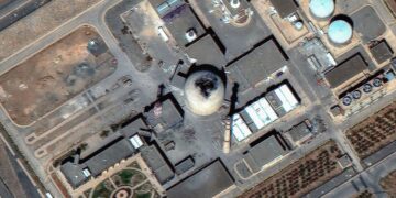 Глава минобороны Израиля приказал усилить удары по Ирану, пишет Ynet