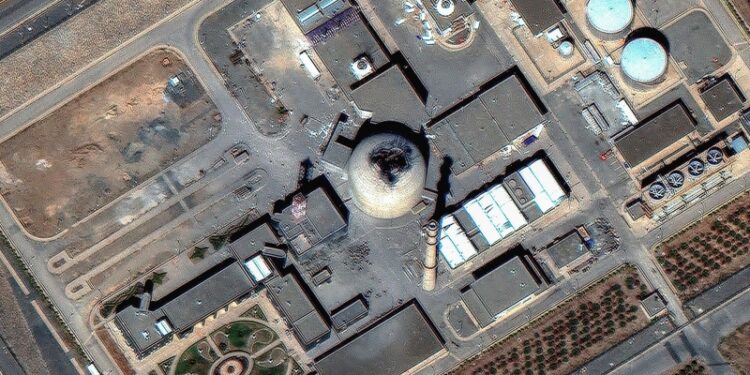 Глава минобороны Израиля приказал усилить удары по Ирану, пишет Ynet