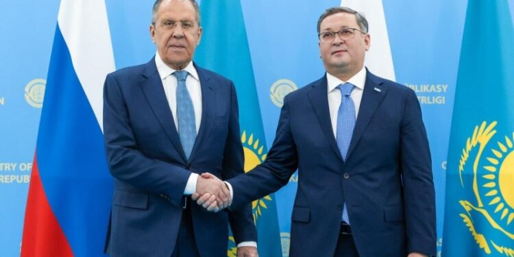 Главы МИД Казахстана и России обсудили развитие сотрудничества