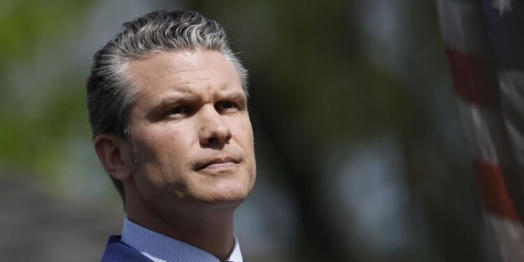 Хегсет впервые пропустит встречу контактной группы по Украине, пишут СМИ