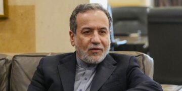 Иран получает послания от США по различным каналам, заявил Аракчи