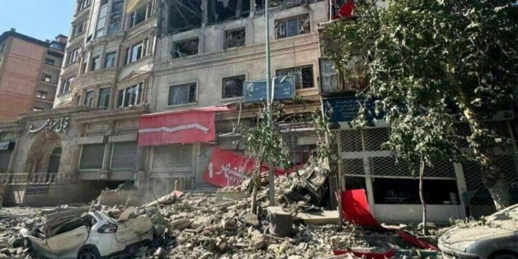 Иран считает бессмысленным вести переговоры на фоне эскалации