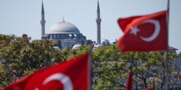 «Явное предательство»: в Турции резко высказались на фоне переговоров