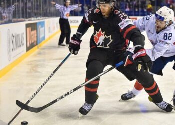 Канадский игрок «Эдмонтона» рассказал, что читает «Войну и мир» Льва Толстого