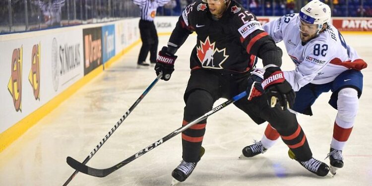 Канадский игрок «Эдмонтона» рассказал, что читает «Войну и мир» Льва Толстого