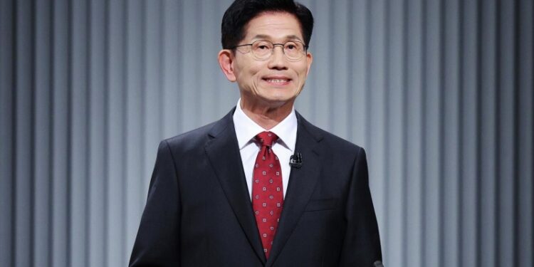 Кандидат в президенты Южной Кореи от консерваторов признал поражение