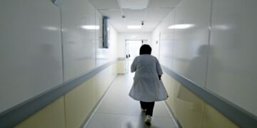 Медсестра из Мариуполя рассказала, как ей пришлось оперировать крестницу