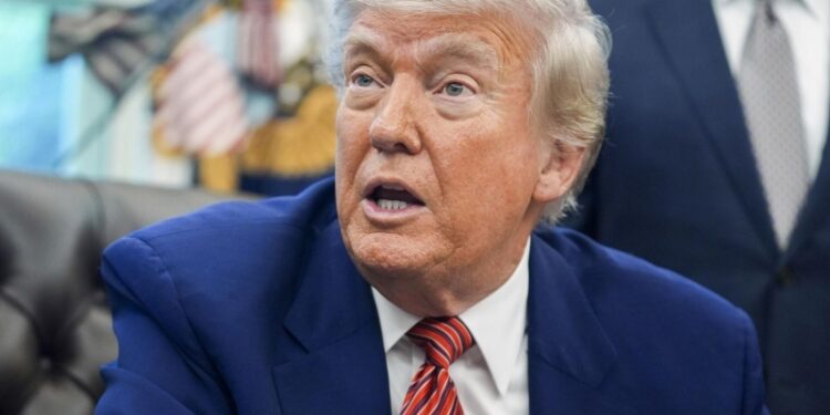 МИД Ирана осудил слова Трампа о Хаменеи