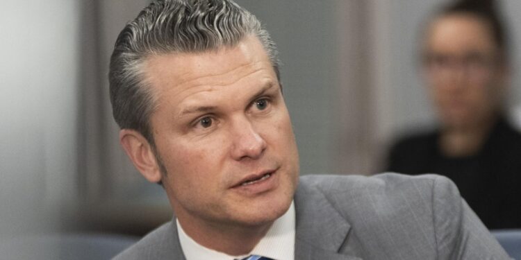 Мир на Украине отвечает национальным интересам США, заявил глава Пентагона