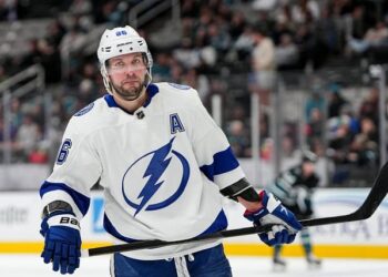 Никита Кучеров попал в первую сборную всех звёзд НХЛ по итогам сезона-2024/25